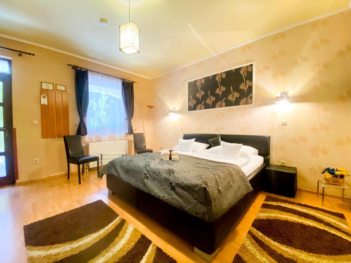 Bajor Panzio Buek-Buekfuerdo, Adults Friendly 12 Plus Exteriör bild