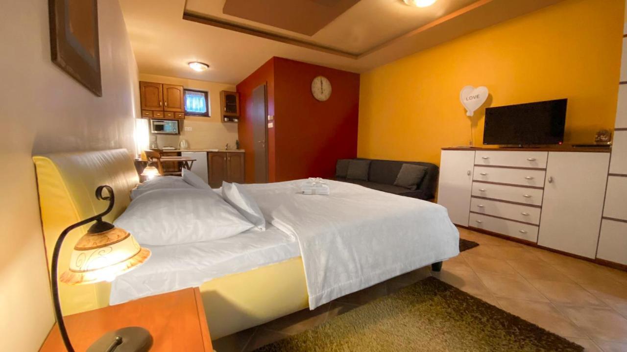 Bajor Panzio Buek-Buekfuerdo, Adults Friendly 12 Plus Exteriör bild