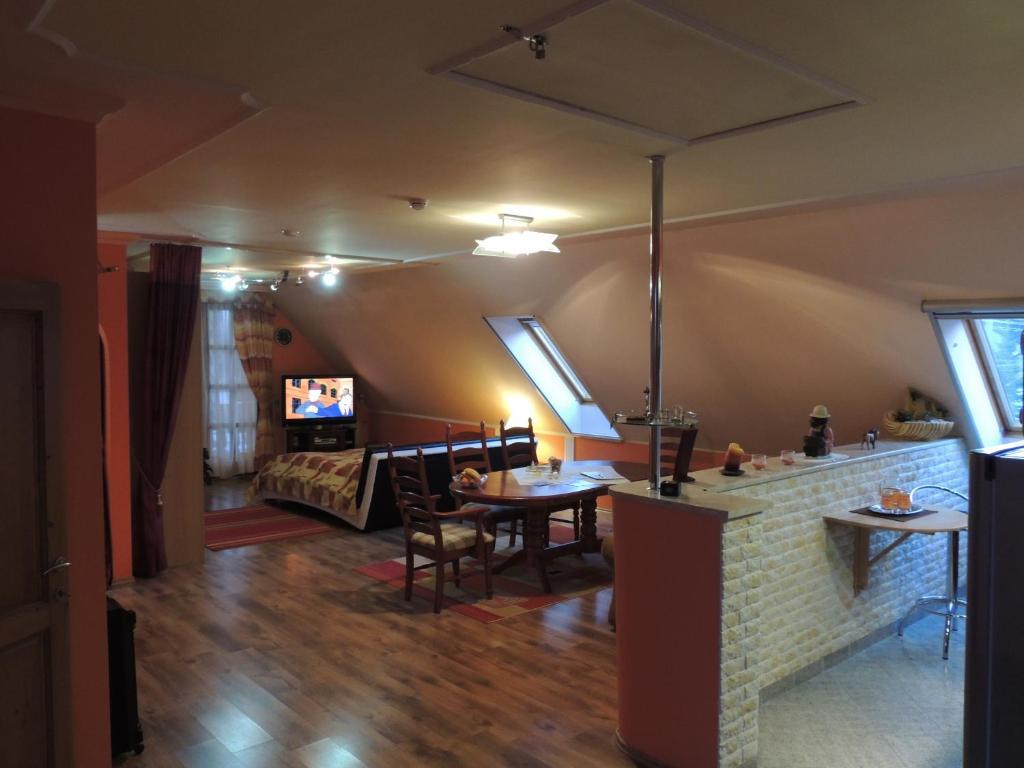 Bajor Panzio Buek-Buekfuerdo, Adults Friendly 12 Plus Rum bild