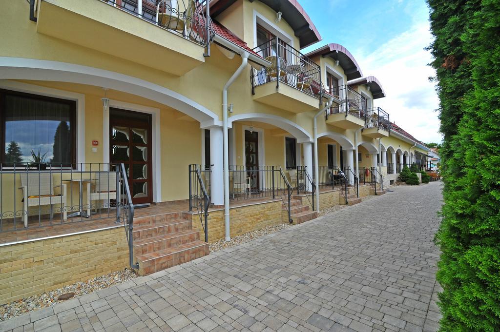 Bajor Panzio Buek-Buekfuerdo, Adults Friendly 12 Plus Exteriör bild