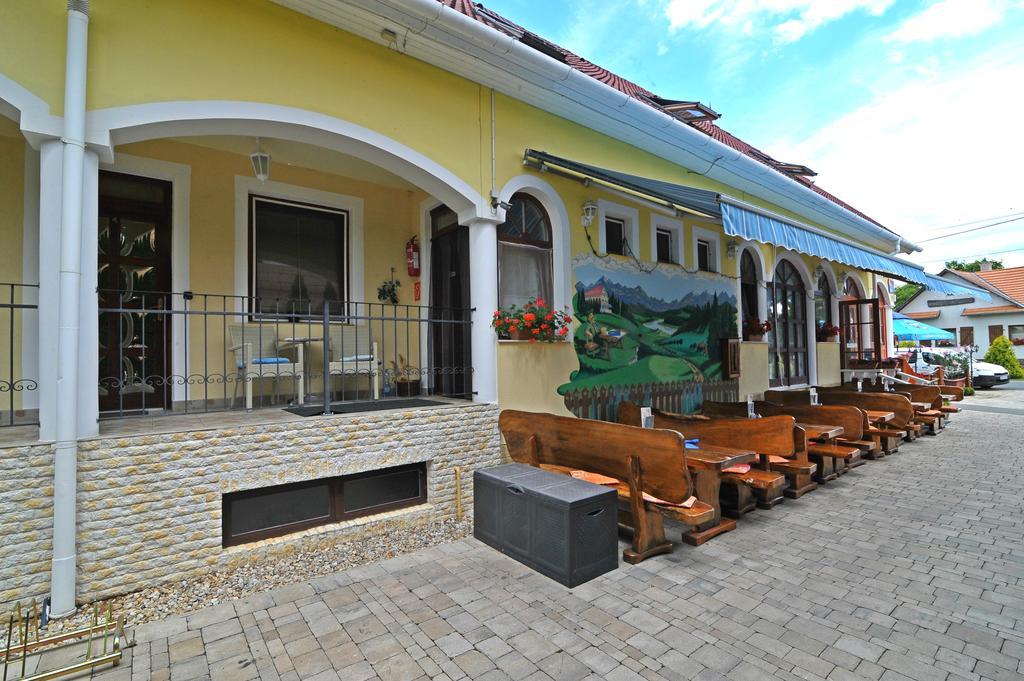 Bajor Panzio Buek-Buekfuerdo, Adults Friendly 12 Plus Exteriör bild