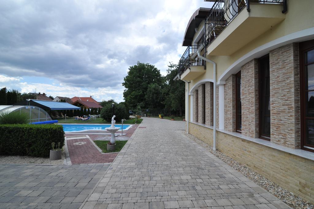 Bajor Panzio Buek-Buekfuerdo, Adults Friendly 12 Plus Exteriör bild