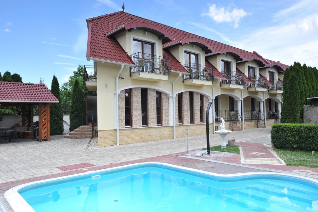 Bajor Panzio Buek-Buekfuerdo, Adults Friendly 12 Plus Exteriör bild