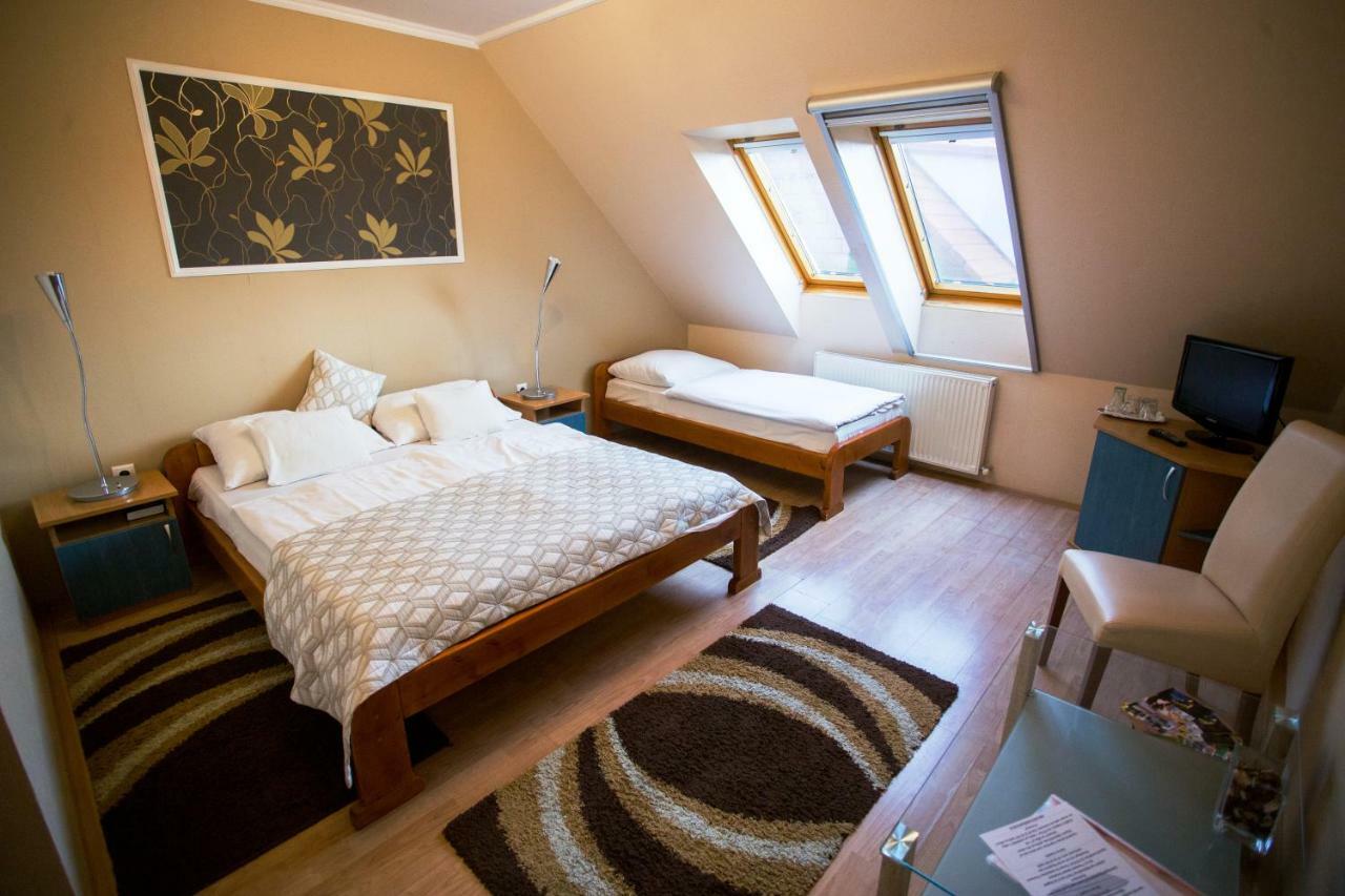 Bajor Panzio Buek-Buekfuerdo, Adults Friendly 12 Plus Exteriör bild