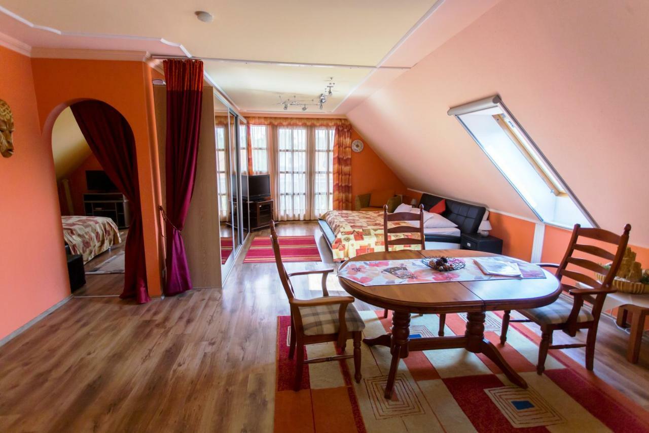 Bajor Panzio Buek-Buekfuerdo, Adults Friendly 12 Plus Exteriör bild