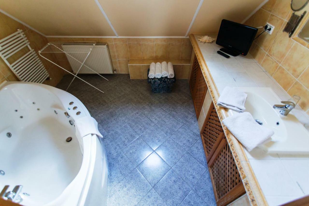 Bajor Panzio Buek-Buekfuerdo, Adults Friendly 12 Plus Exteriör bild
